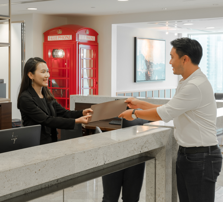 hong-kong-two-ifc-reception-mobile.png