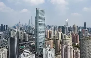 世服宏图位于中国上海博华广场,坐落超甲级办公楼地帶,被称黄金商业地段。