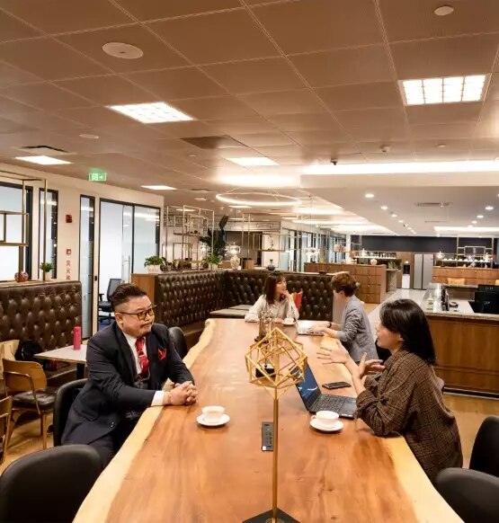 /media/41837/555x599_omp-coworking-breakout.jpg